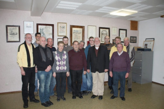 v.l.n.r.: Christoph Gorny (2. Vorstand), Tobias Schöller (Fahnenträger), Franz Stadler (Kassierer), Tobias Schuler (Beisitzer), Ute Wannenmacher (Schriftführerin), Wolfram Simmendinger (Jugendleiter), Alfred Schäfer (Chorleiter), Heribert Schöller (Ehrung