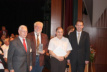 Gruppenfoto mit dem Präsidenten des schwäbischen Sängerbundes Herrn Dr. Lorenz Menz (links), 1. Vorsitzender Herrn Detlef Ahlfänger, Dirigent Herrn Alfred Schäfer und dem Staatssekretär Herrn Georg Wacker (rechts)