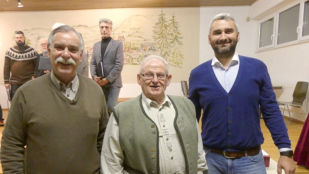 Georg Kühnle wurde für 20 Jahre aktives Singen geehrt