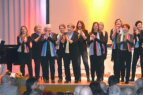 Unser Frauenchor 'Klangfarben' eröffnet die Premiere