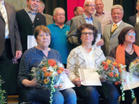 Ehrung für 40 Jahre aktives Singen für Edith Ahlfänger