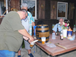 Großer Dank dem edlen Spender Frank Schaupp für das Fässle mit leckerem Berg-Bier!
