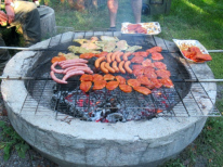 Es gibt Halssteak, Putenschnitzel, Rote und Bratwürstel