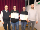 Es gab Urkunden vom Verein und vom Chorverband und die Verbands-Ehrennadel in Silber