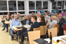 Der "Promi-Tisch", rechts: Verbands­schatzmeisterErwin Staiger mit Frau
